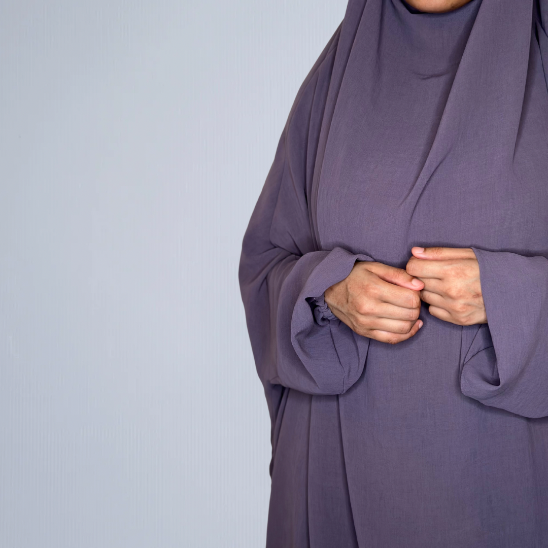 Jilbab naturally resting on body.